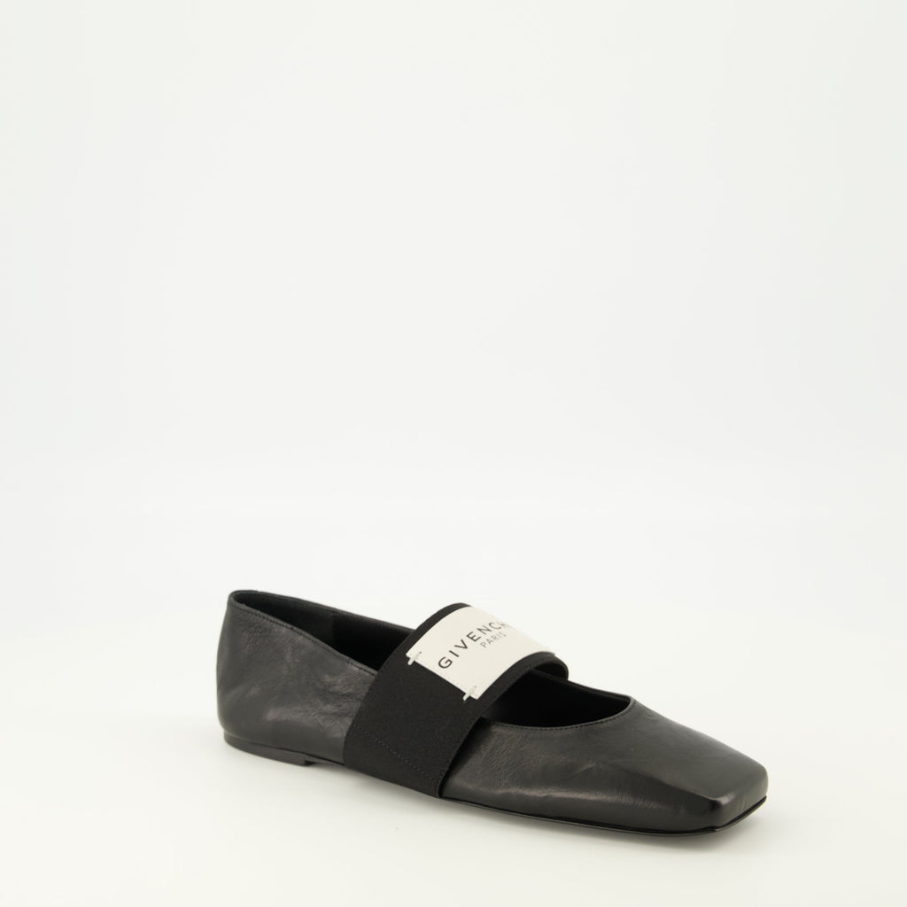 Image de l'article Ballerines Sliced Square noir de la marque Givenchy pour Femme - Saison Printemps-Été 2026 - Vue trois quarts avant droite