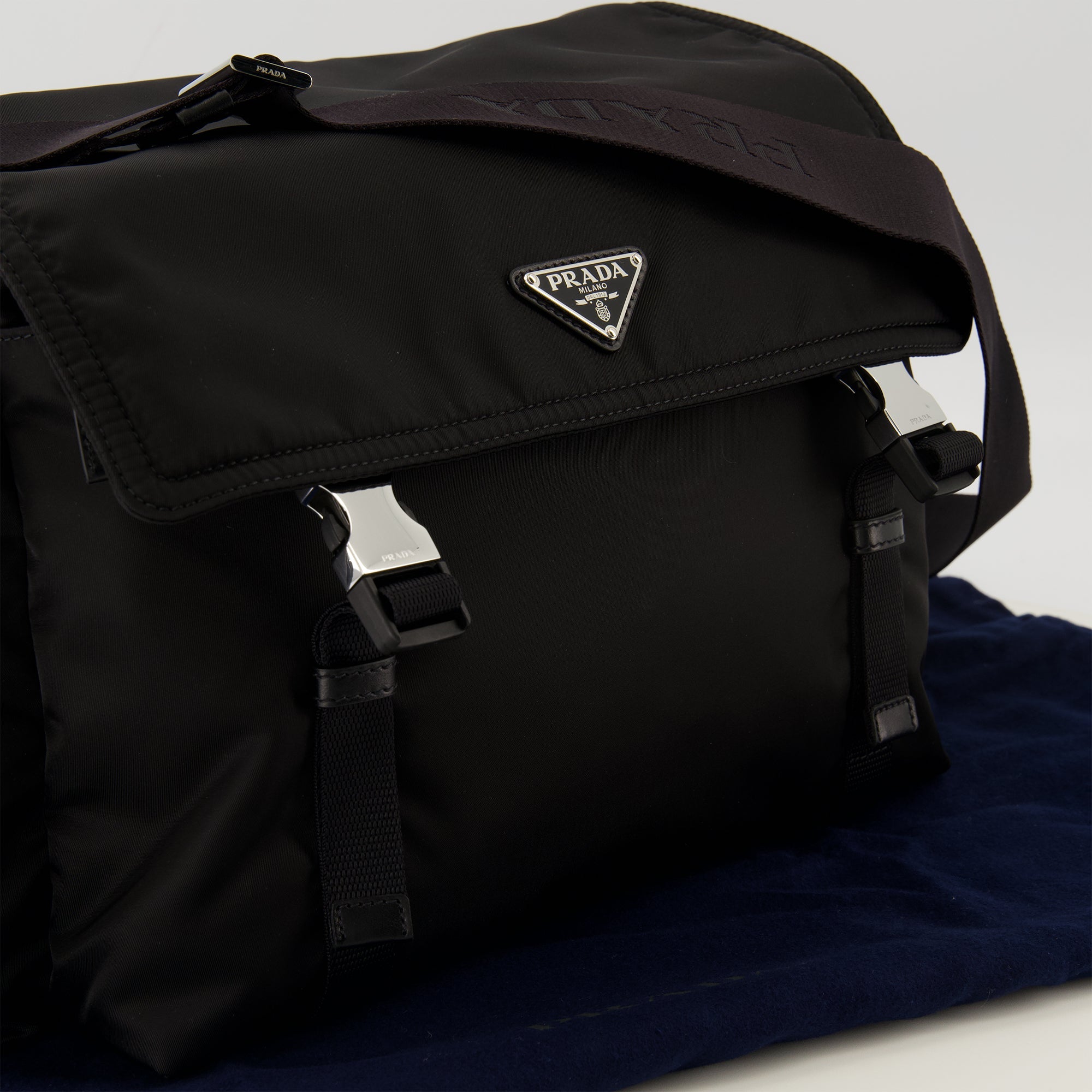 Image de l'article Sac Explore noir de la marque Prada pour Homme - Saison Printemps-Été 2026 - Vue détaillée_3