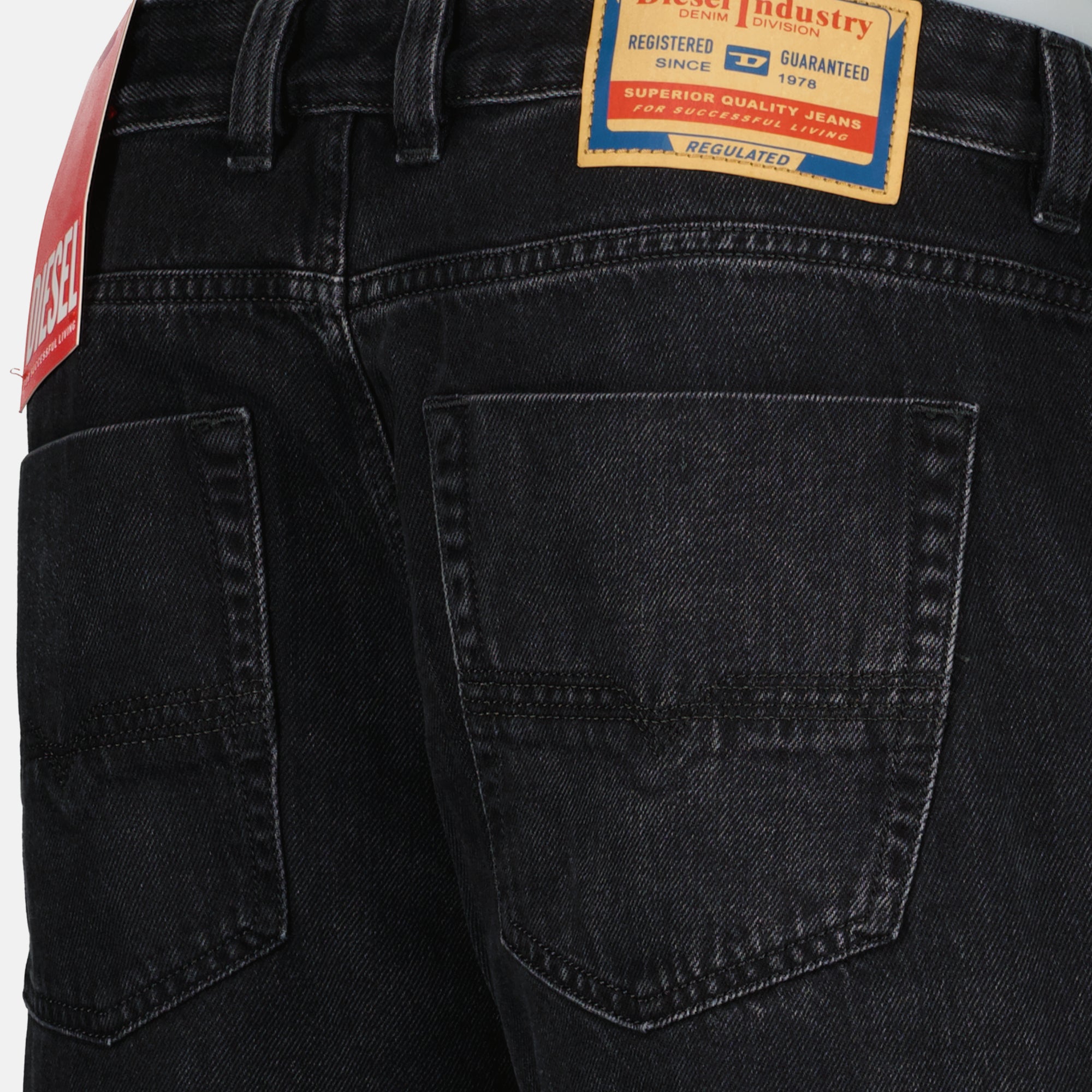 Image de l'article Jean D-Eeper 1980 L32 noir de la marque Diesel pour Homme - Saison Printemps-Été 2026 - Vue détaillée_2