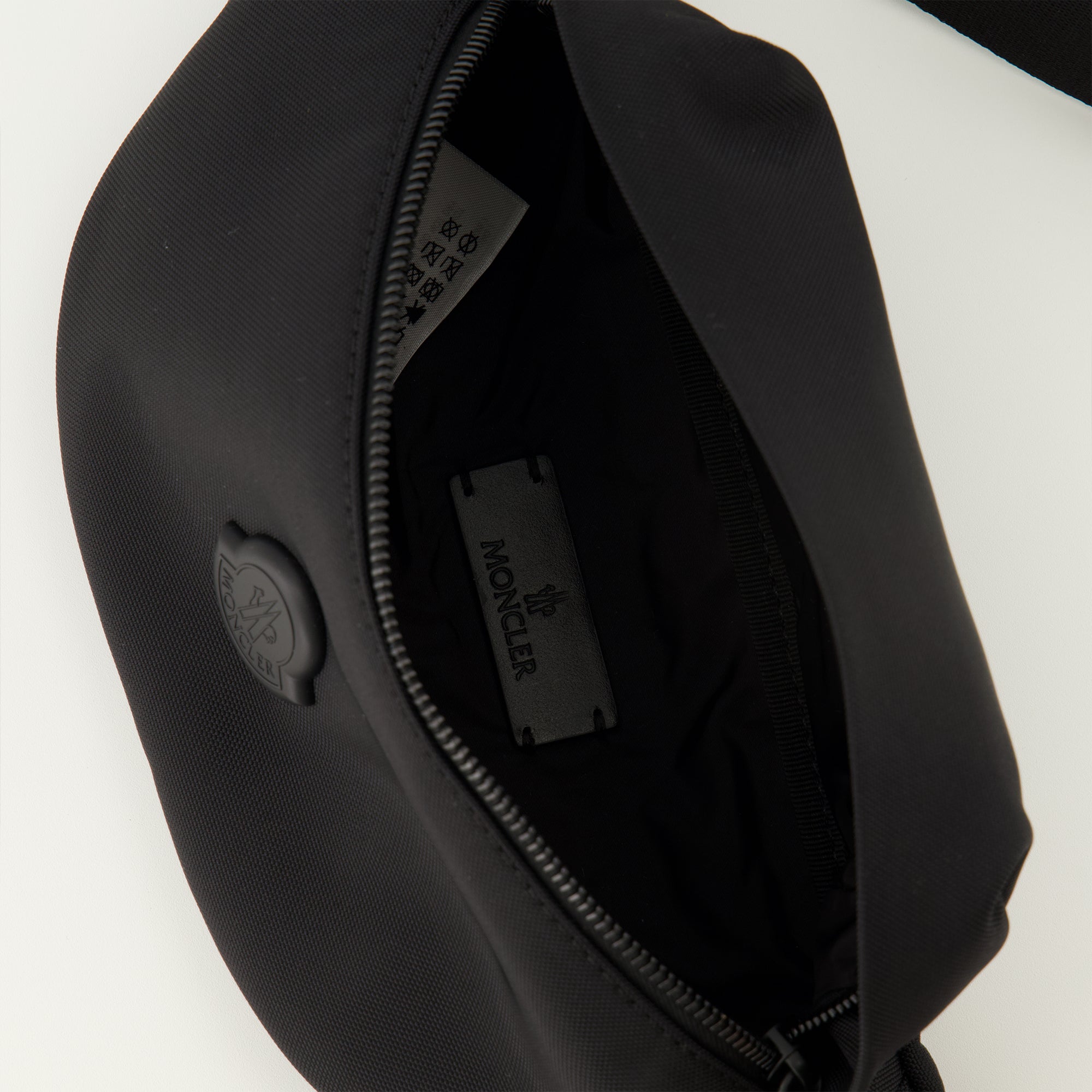 Image de l'article Sac banane Durance noir de la marque Moncler pour Homme - Saison Printemps-Été 2026 - Vue détaillée_3