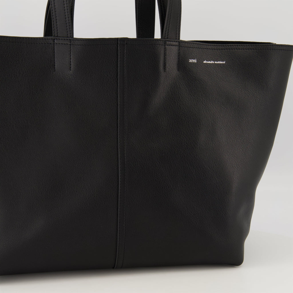 Image du sac cabas noir par Ami PARIS pour unisexe - Saison Printemps-Été 2025 - Détail 1