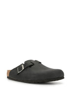 남성을 위한 Birkenstock의 Boston Mules 이미지 - 2024년 봄-여름 시즌 - 오른쪽 전면 3/4 보기