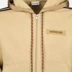 Bild eines braunen Kapuzensweatshirts von Moncler für Männer - Saison Frühling-Sommer 2026 - Detailansicht 2