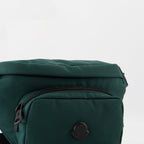 Imagen de la riñonera verde Durance de Moncler para hombres - Temporada Primavera-Verano 2025 - Vista detallada 1