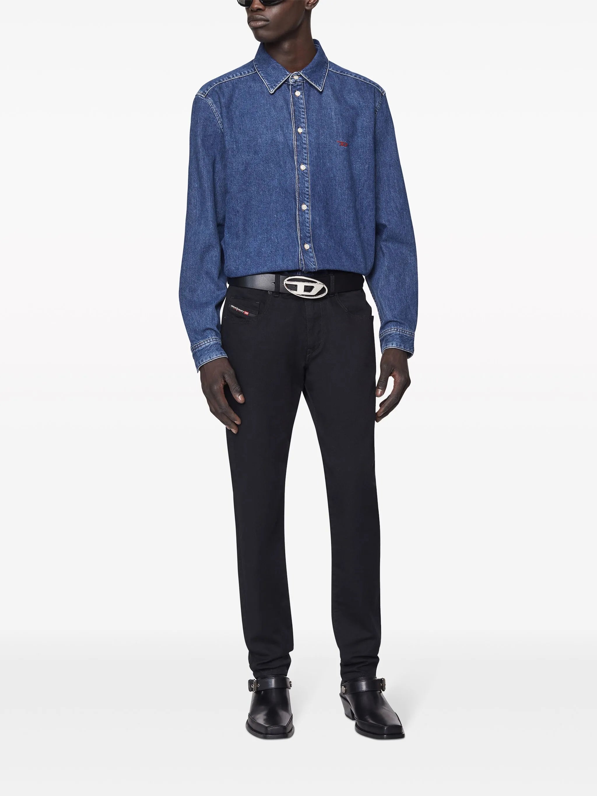 남성용 디젤 슬림 블랙 진 이미지 - 2024년 가을-겨울 시즌 - 모델 보기 1