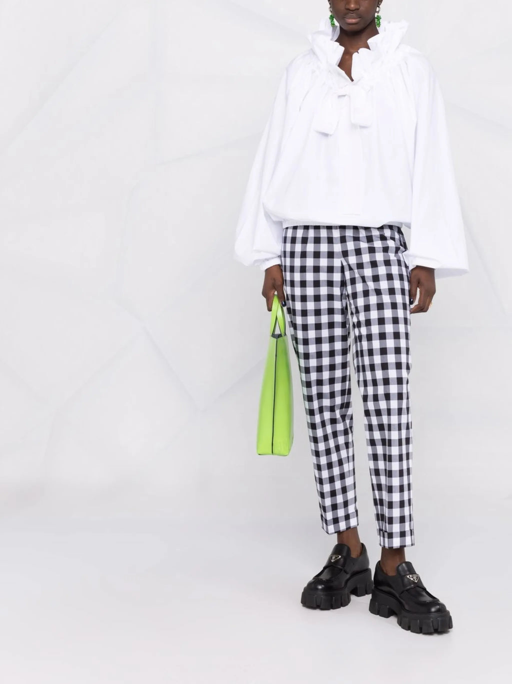 Imagen de la blusa icónica de Patou para mujeres - Temporada Otoño-Invierno 2025 - Vista del modelo 1