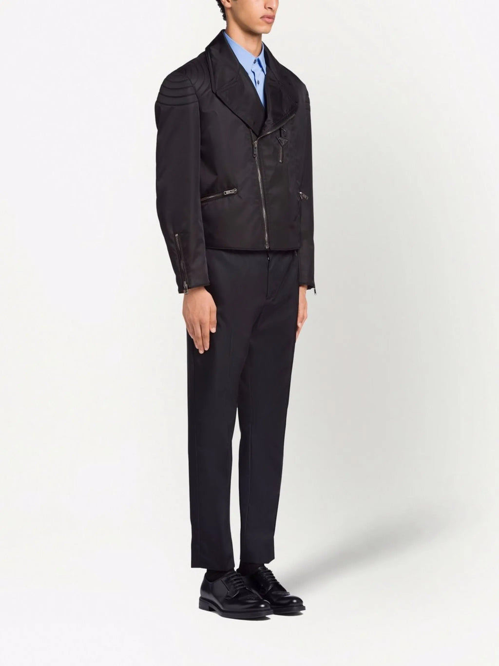 Imagem da Jaqueta de Nylon Prada para Homens - Temporada Primavera-Verão 2026 - Vista do Modelo 2