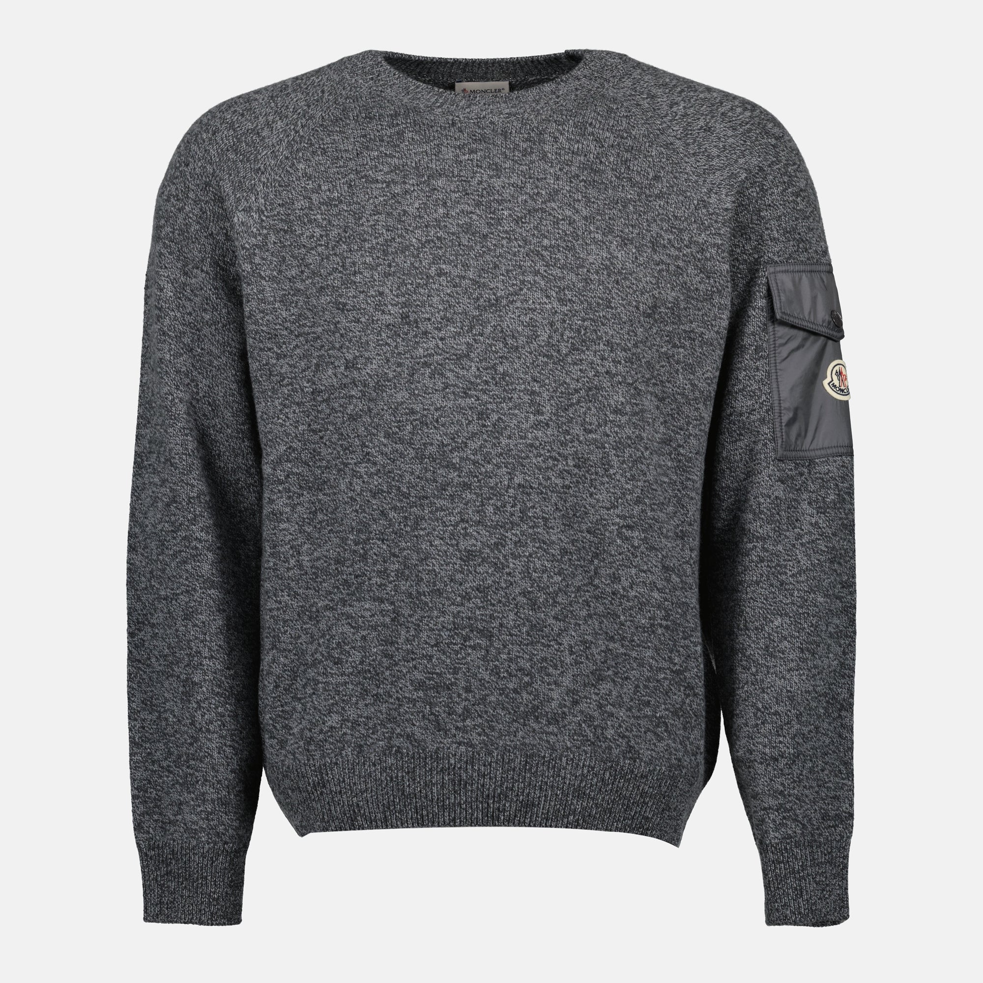 Imagem de um pullover de lã de cashmere cinza da Moncler para Homens - Temporada Outono-Inverno 2025 - Vista Frontal