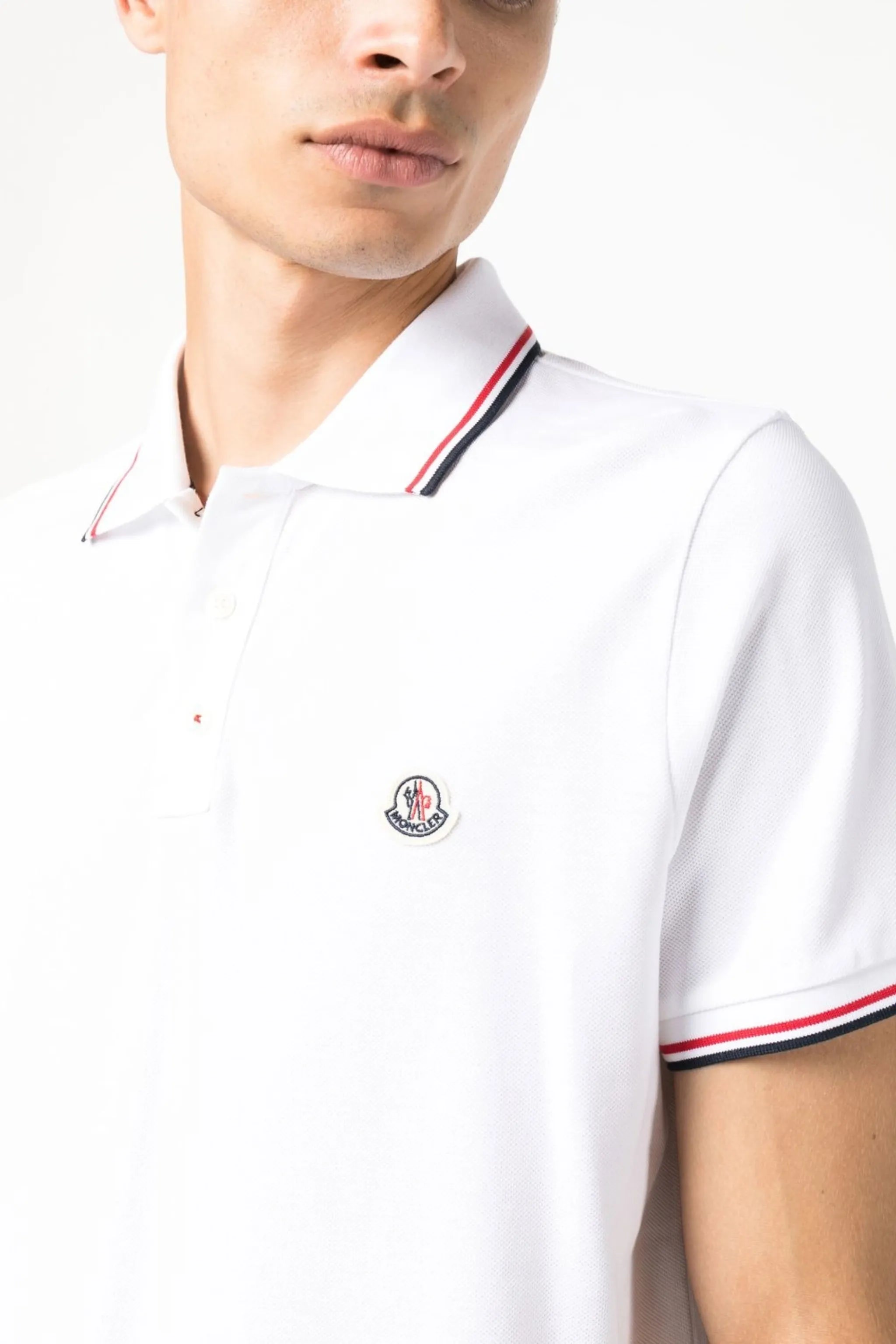 Imagen de Polo de algodón con logo de Moncler para Hombres - Temporada Primavera-Verano 2026 - Vista del Modelo 4