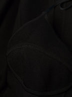 Immagine di un vestito nero svasato di Alexander McQueen per donne - Stagione Primavera-Estate 2022 - Vista del modello 6
