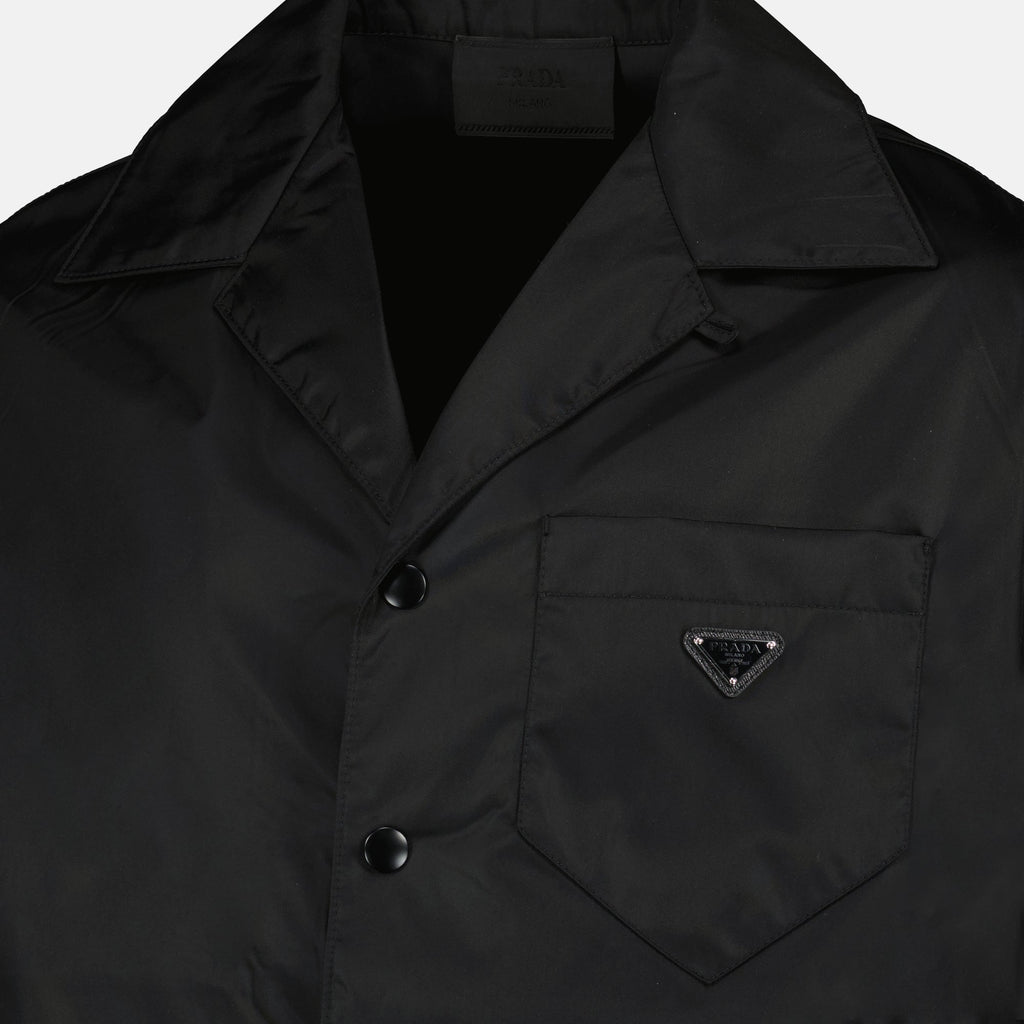 プラダのメンズ用ナイロンブラックシャツの画像 - シーズン春夏2026 - 詳細ビュー2