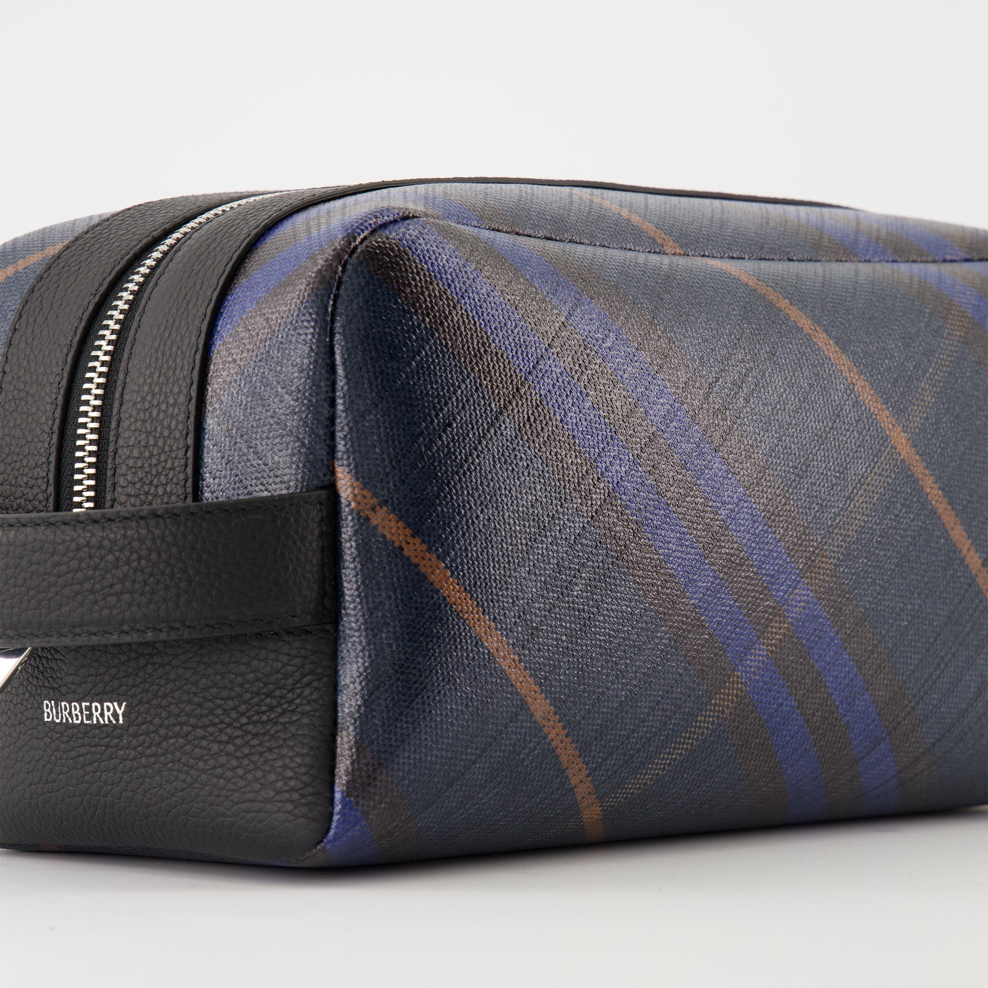 Burberry travel pouch, navy leather pouch, grained calf leather, autumn winter 2025, luxury travel accessory