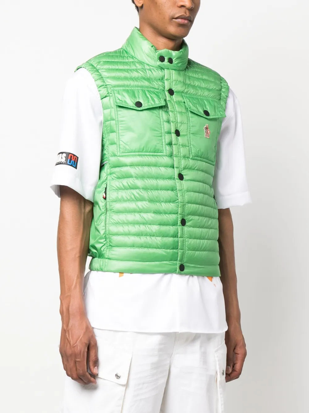 Imagem da Veste Ollon – Casaco verde da Moncler Grenoble para homens - Temporada Primavera-Verão 2023 - Vista do modelo 2