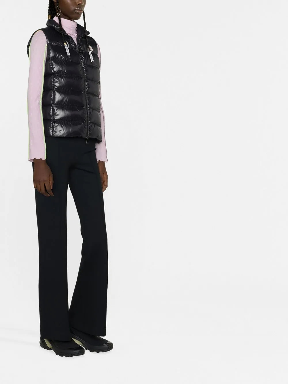 Bilde av Gany svart dunvest av Moncler for kvinner - Sesong høst-vinter 2025 - Modellvisning 3