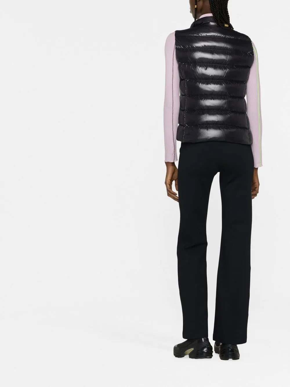 Bilde av Gany svart dunvest av Moncler for kvinner - Sesong høst-vinter 2025 - Modellvisning 2