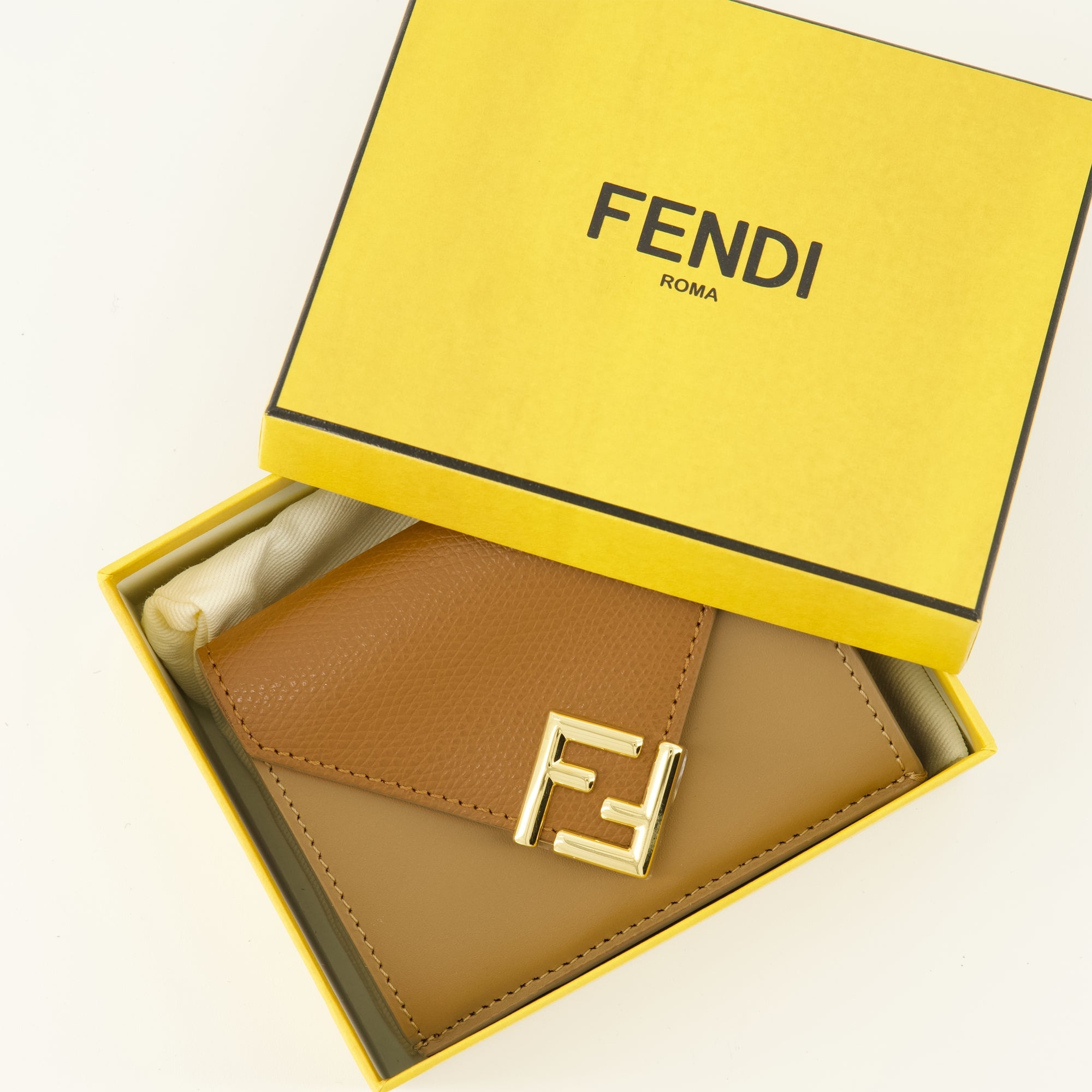 Image of FF Diamonds Brown Wallet by Fendi for Women - Season Spring-Summer 2026 - Detail View 2
