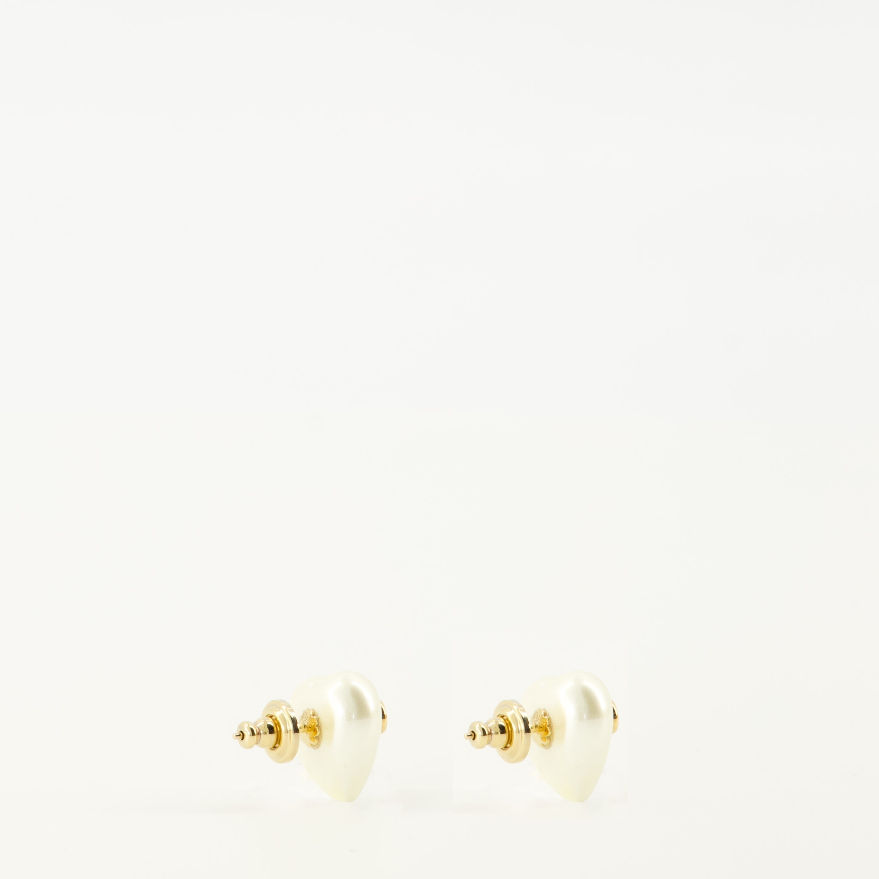Vlogo Earrings with Pearls