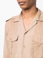 Imagen de camisa de voile de algodón beige de Saint Laurent para hombres - Temporada Primavera-Verano 2023 - Vista del modelo 4