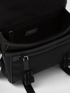 Imagem da bolsa de ombro em Re-Nylon preto da Prada para homens - Coleção Outono-Inverno 2024 - Detalhe vista 5