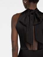 Immagine di un abito asimmetrico senza schienale di Stella McCartney per donne - Stagione Primavera-Estate 2023 - Vista modello 2
