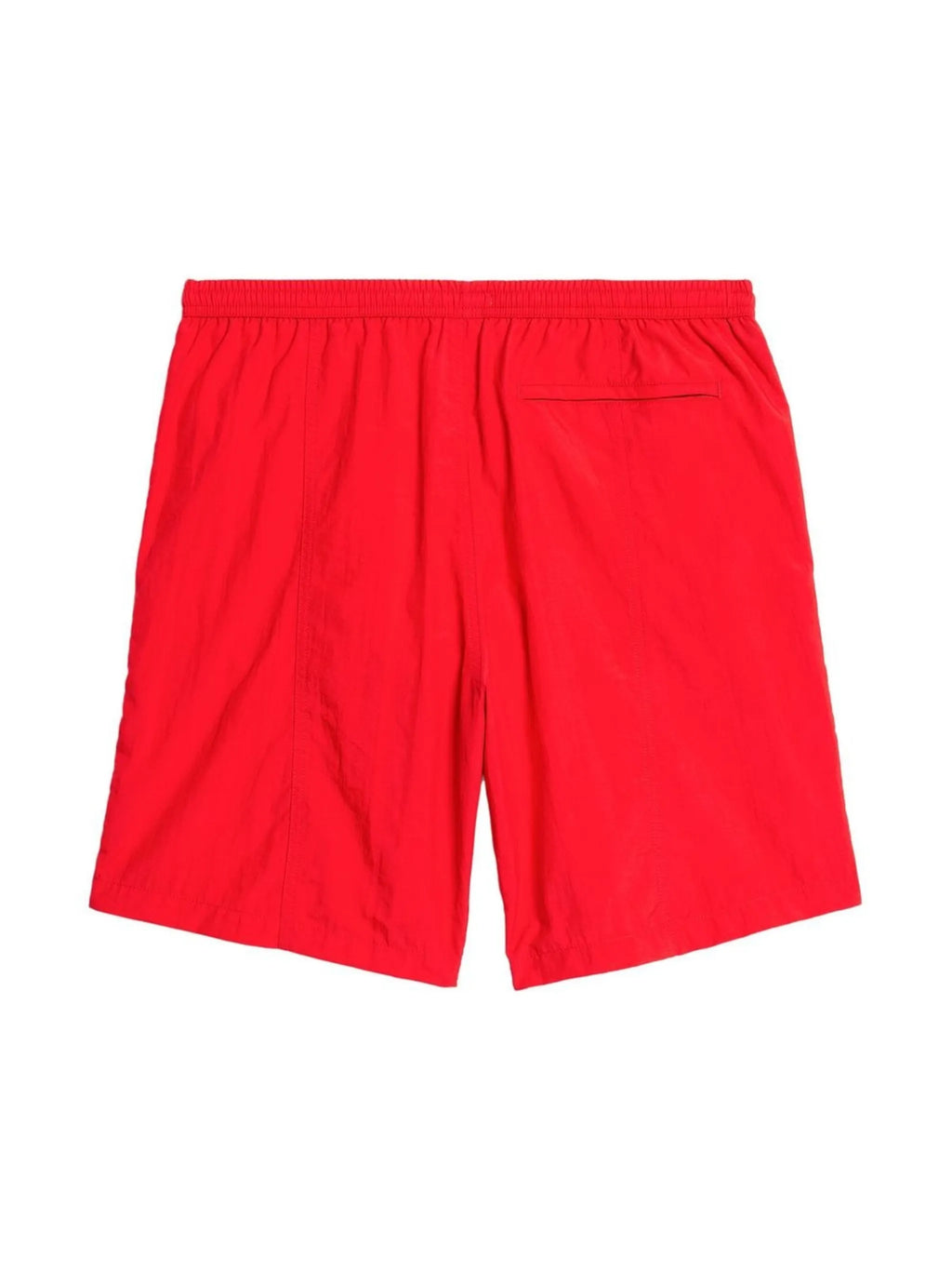 Ami PARISの男性用ロングレッド水着の画像 - 2023年春夏シーズン - モデルビュー4