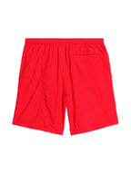 Image de shorts de bain rouges longs par Ami PARIS pour hommes - Saison Printemps-Été 2023 - Vue du modèle 4