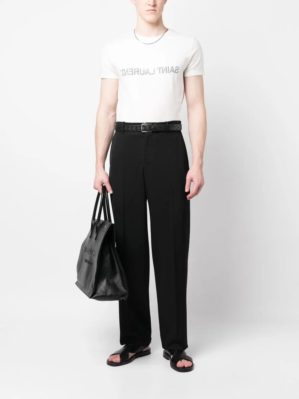 Image du T-shirt avec logo inversé de Saint Laurent pour hommes - Saison Printemps-ÉtÉ 2025 - Vue de dos