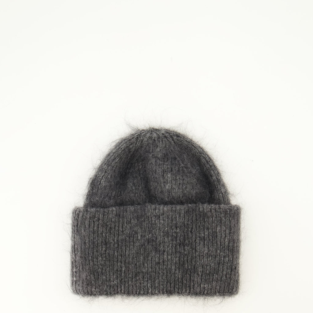 Grå lue i mohair og ull