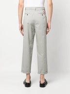 여성을 위한 Kenzo의 회색 치노 팬츠 이미지 - 시즌 2023 봄-여름 - 모델 보기 3