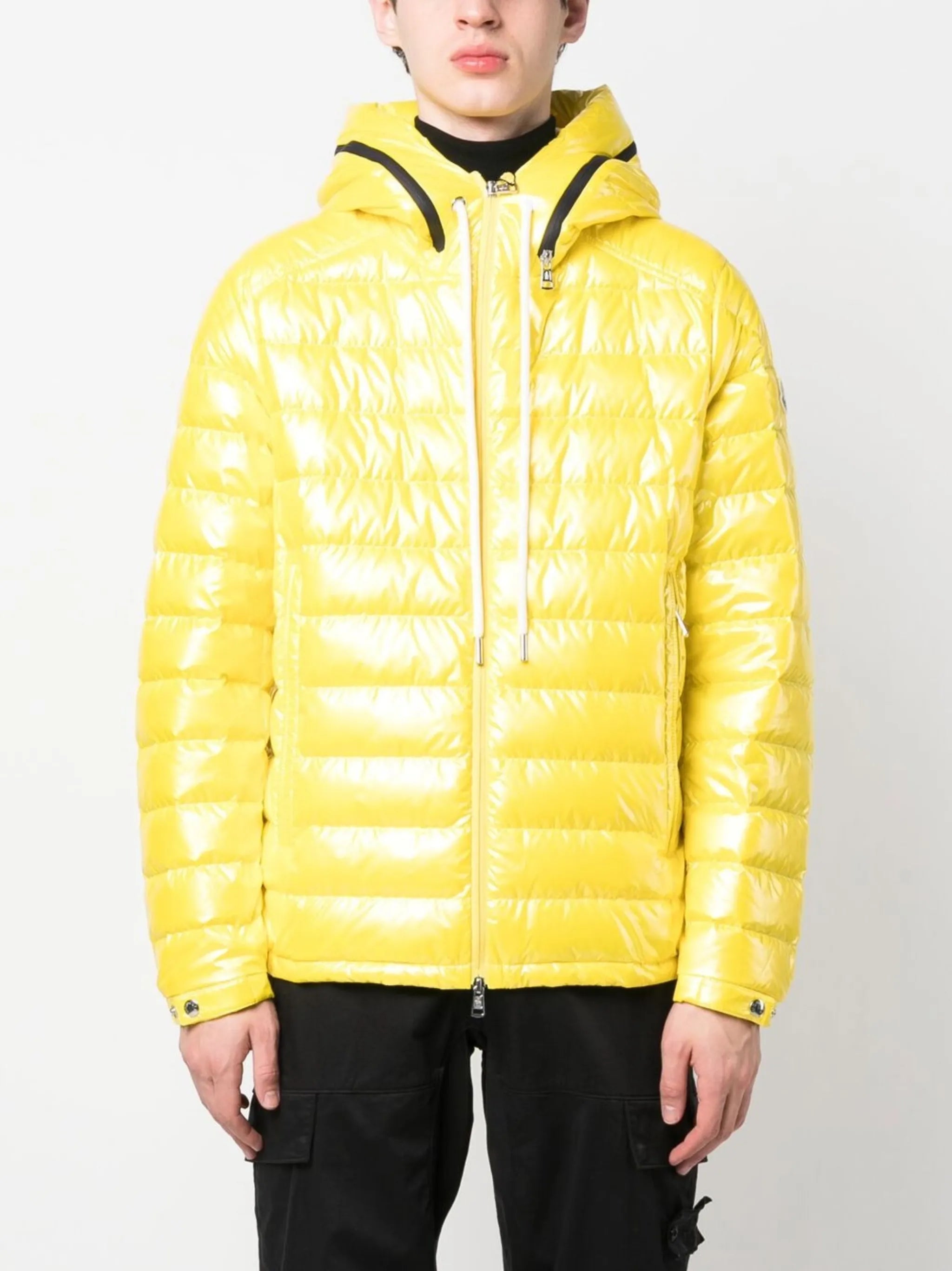 モンクレールのメンズキルティングアキナリジャケットの画像 - シーズン春夏2023 - モデルのビュー2