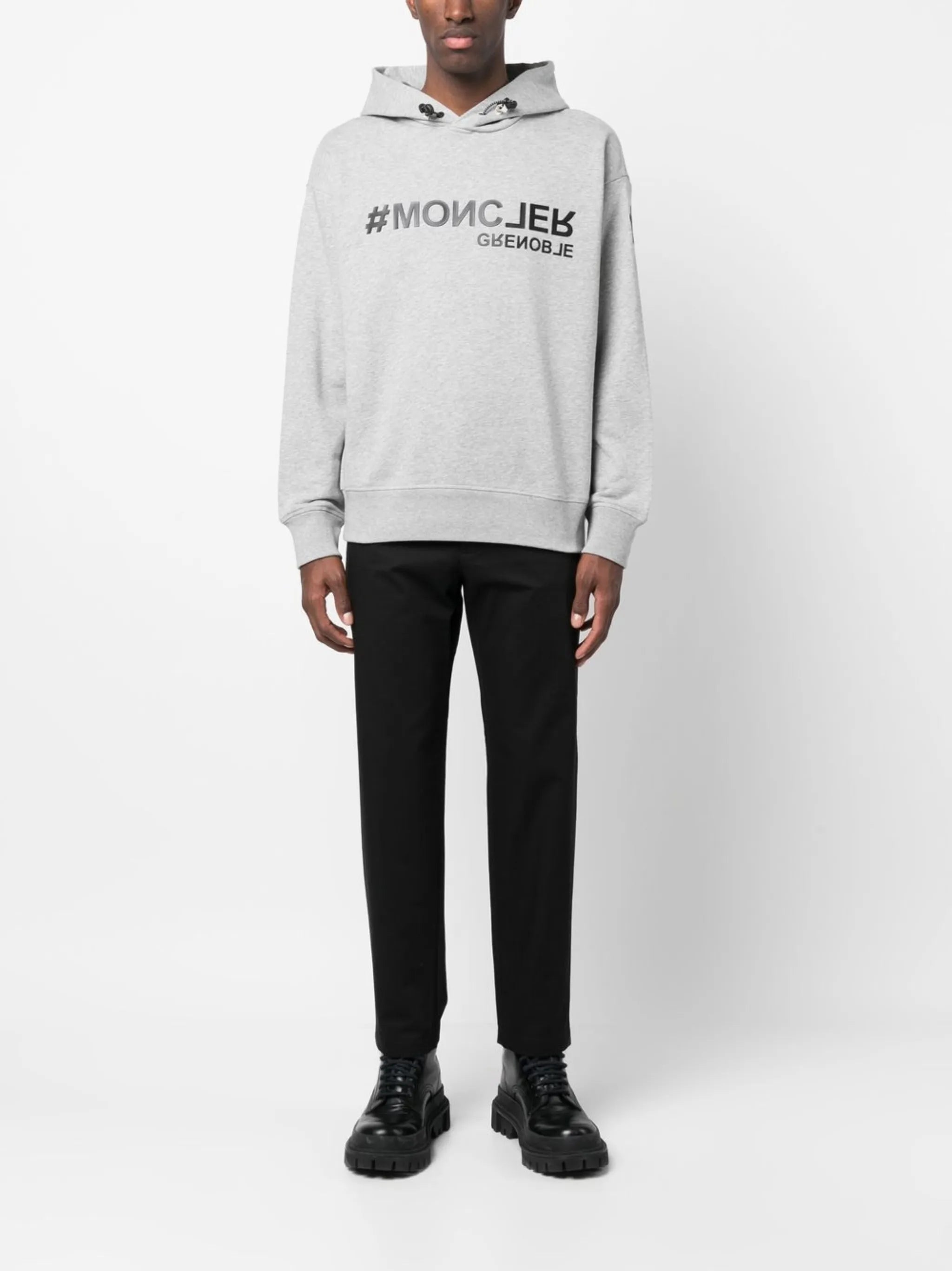 Bild von schwarzen Chino-Hosen von Moncler für Herren - Saison Frühling-Sommer 2023 - Modellansicht 1