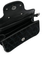 발렌티노 가라바니의 미니 로코 백 (남성) 이미지 - 2023 봄-여름 시즌 - 세부 사항 보기 10