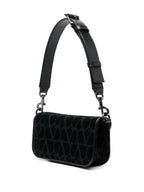 발렌티노 가라바니의 미니 로코 백 (남성) 이미지 - 2023 봄-여름 시즌 - 세부 사항 보기 6