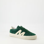 Image des baskets Monaco en velours vert de Moncler pour hommes - Saison Printemps-Été 2025 - Vue avant droite en trois quarts