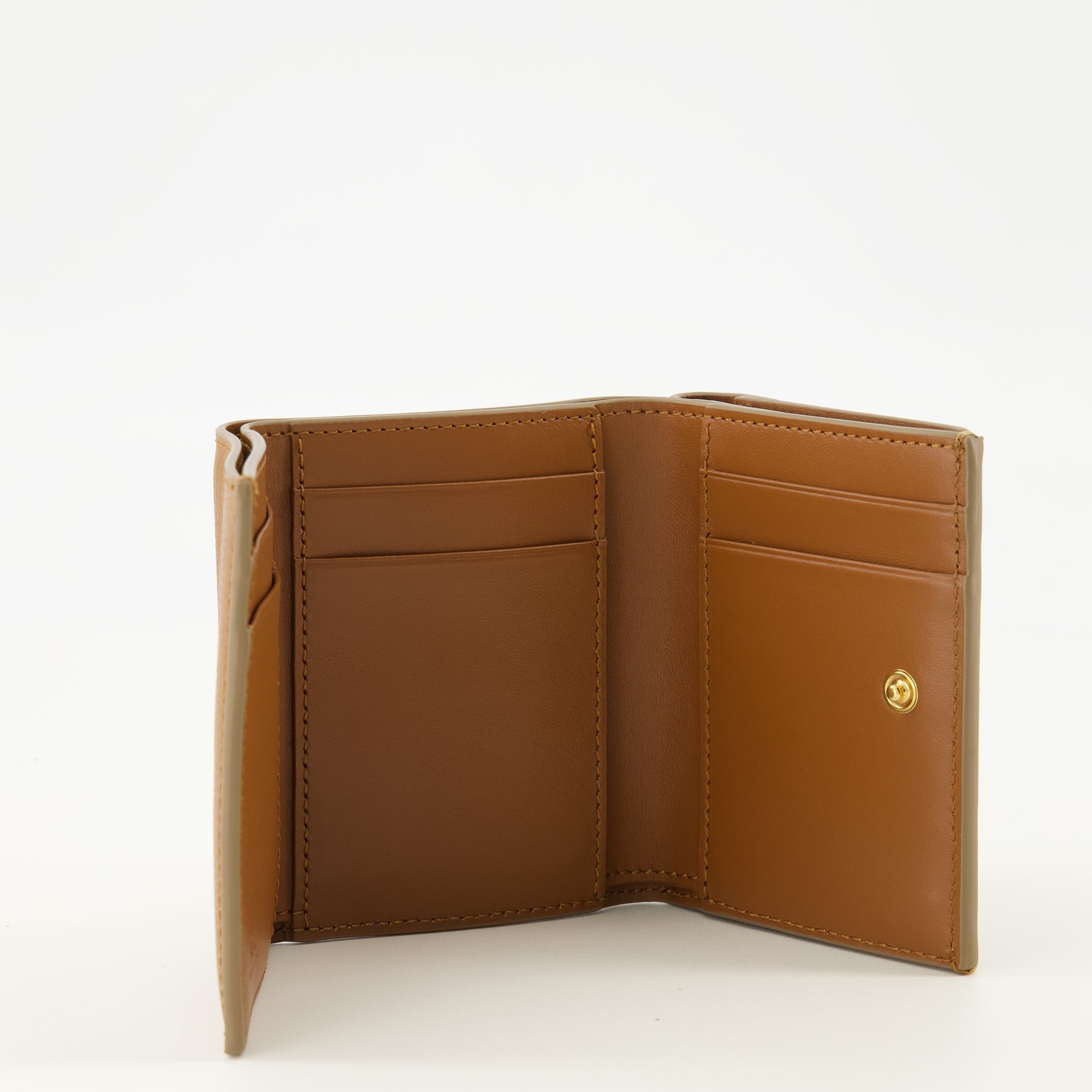 Image of FF Diamonds Brown Wallet by Fendi for Women - Season Spring-Summer 2026 - Detail View 1