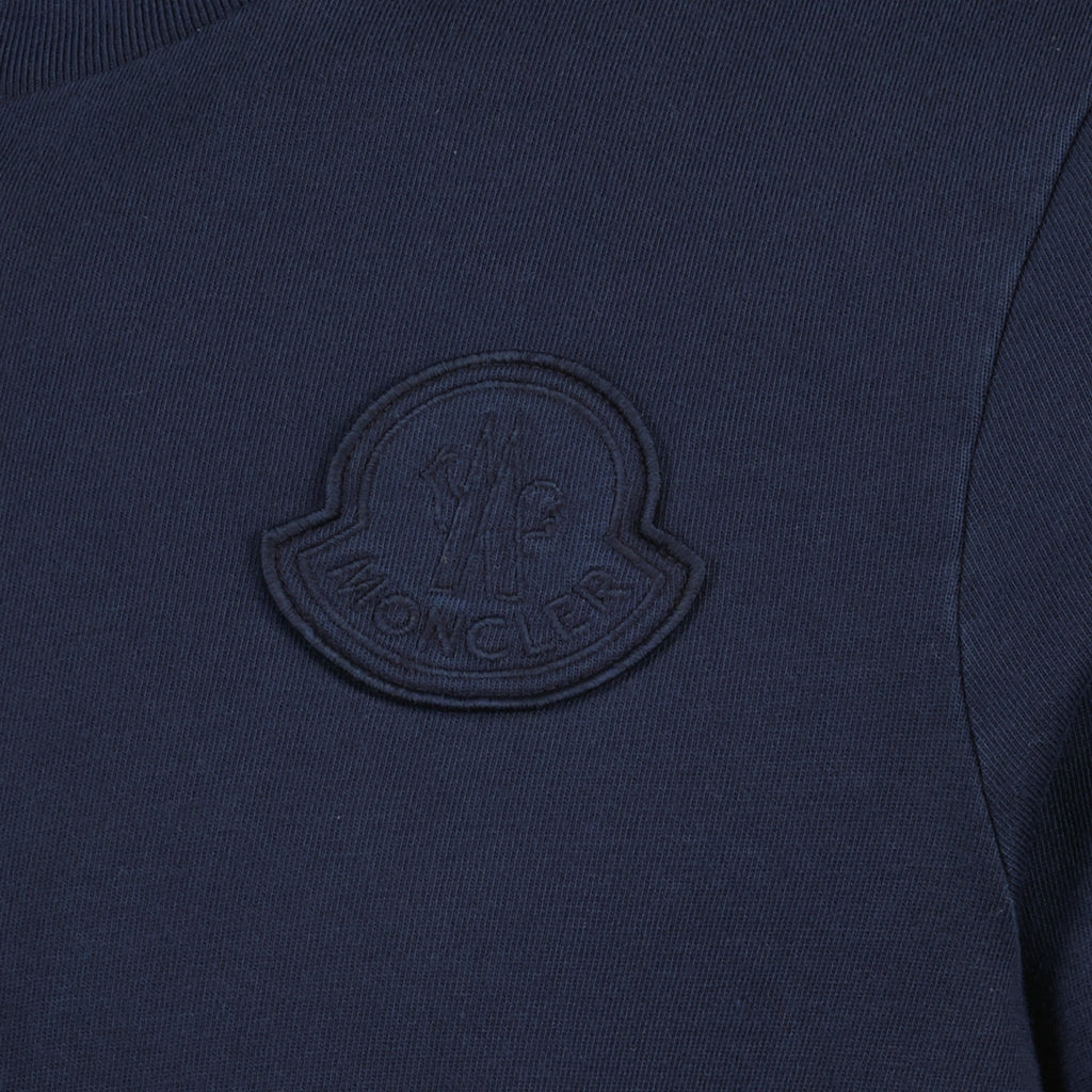 Image du T-shirt à logo brodé bleu marine de Moncler pour hommes - Saison Printemps-Été 2026 - Détail 1