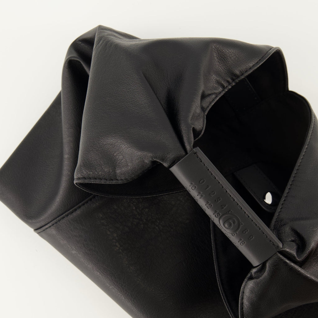 Imagem da Bolsa Negra Japonesa da Mm6 para Mulheres - Temporada Primavera-Verão 2026 - Visualização do Detalhe 2