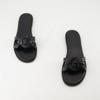 Image des sandales en cuir noir Medusa '95 par Versace pour femmes - Saison Printemps-Été 2025 - Vue de dessus de la paire