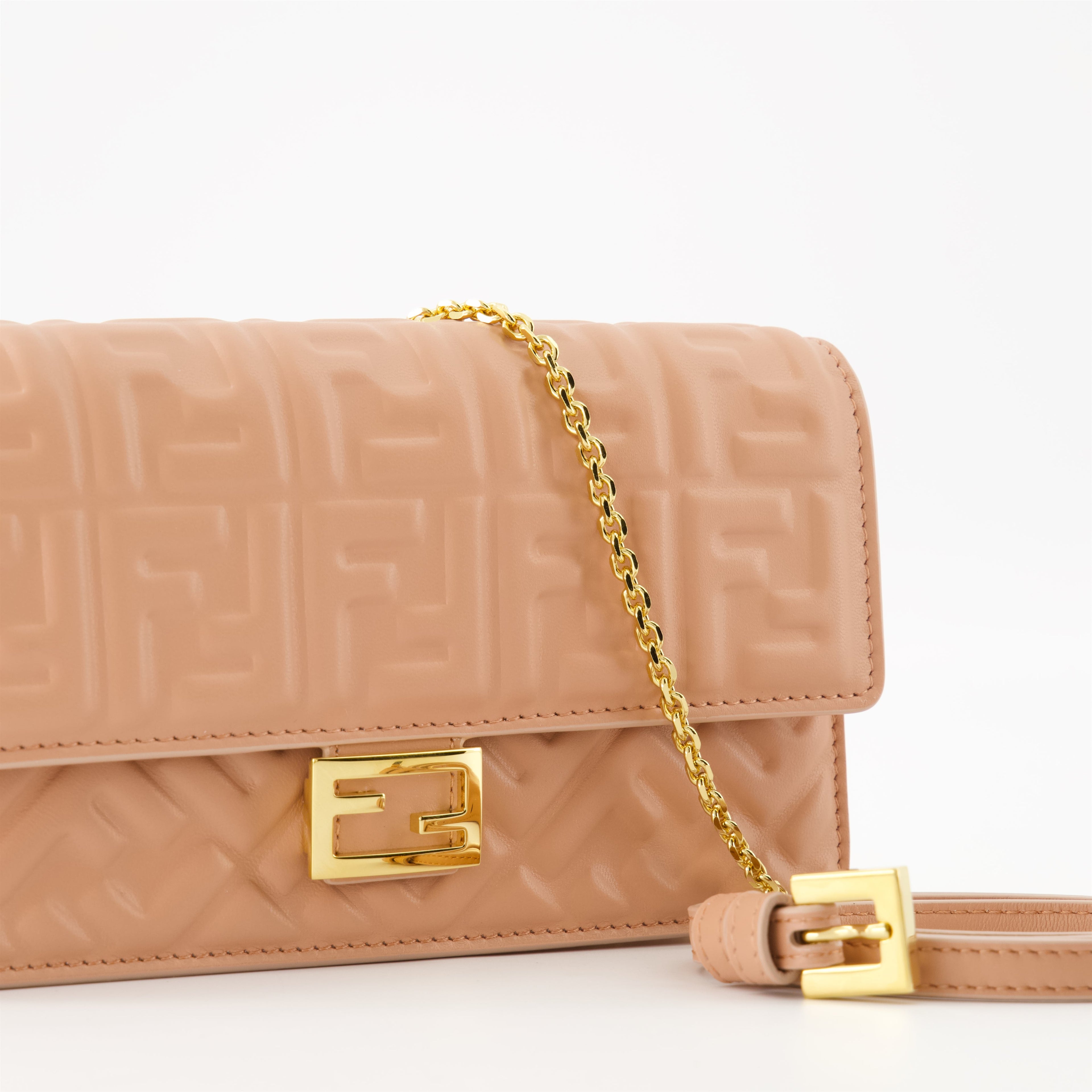 Image of Pink Chain Wallet by Fendi for Women - Season Spring-Summer 2025 - Product detail view 3