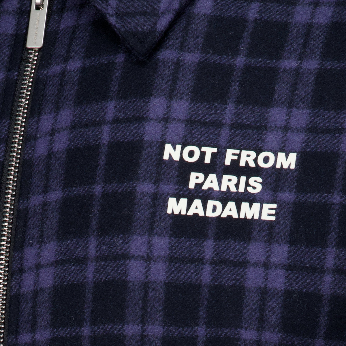 Chaqueta de franela a cuadros azul marino con eslogan