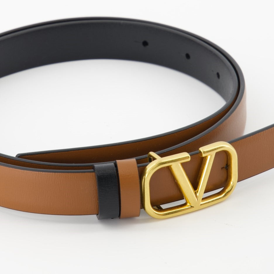 Reversible VLogo belt, leather accessory, adjustable belt, Valentino Garavani belt, signature buckle