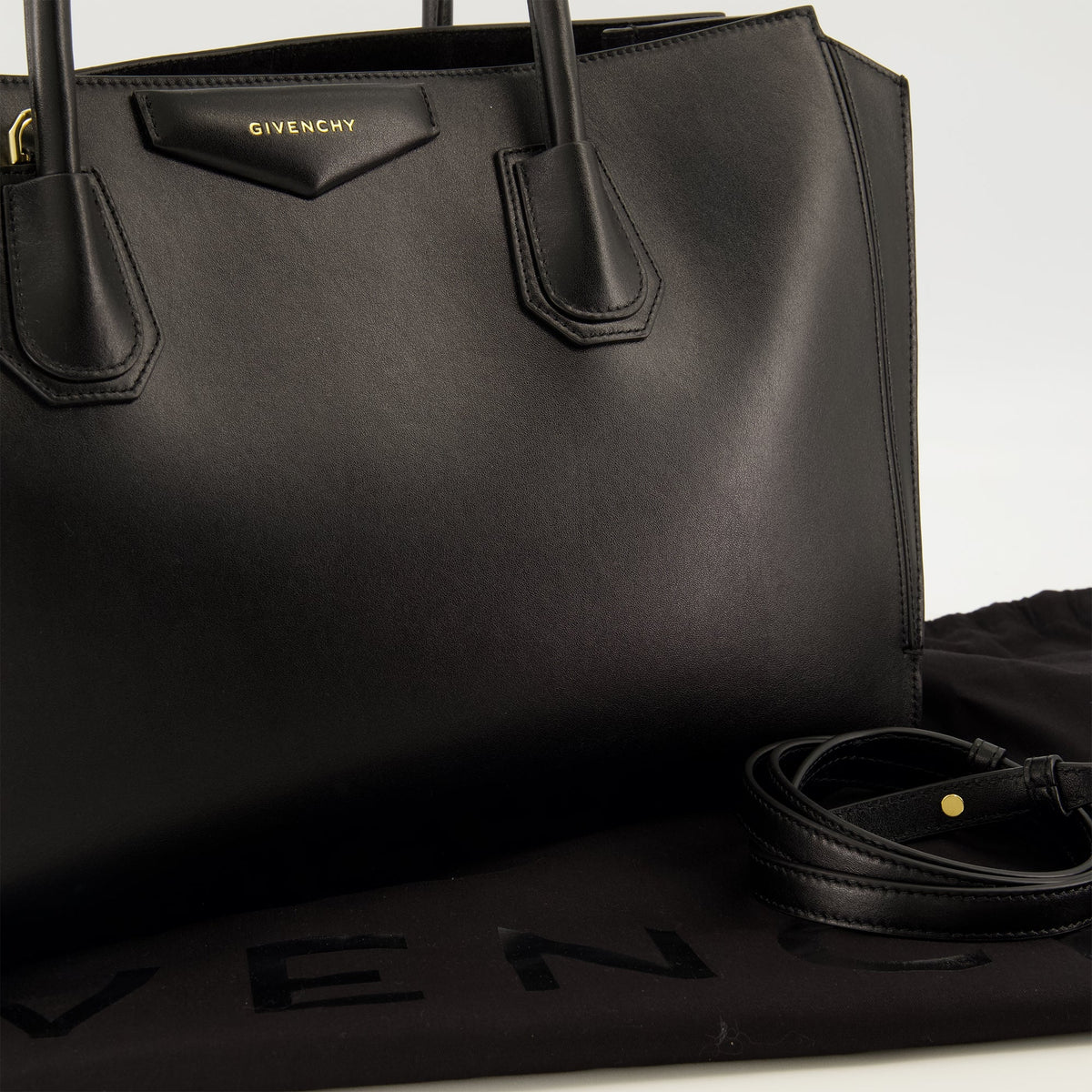 Mala Antigona Catchall Medium em pele preta