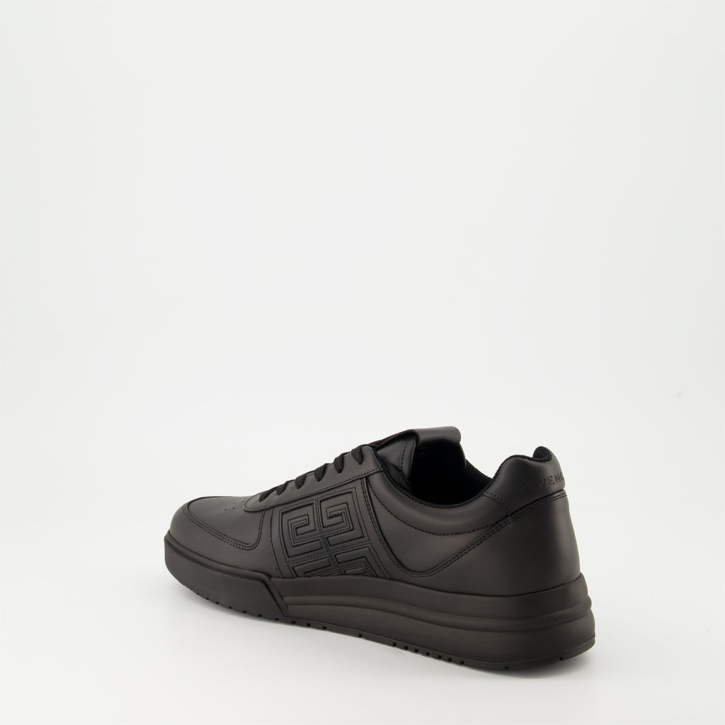 Image de baskets en cuir noir élégant de Givenchy pour hommes - Saison Automne-Hiver 2024 - Vue arrière droite en trois quarts
