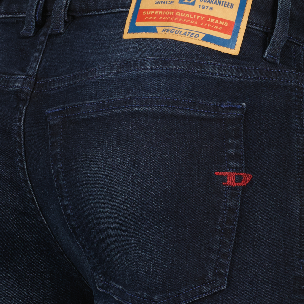 Imagen de los jeans Sleenker 1979 de Diesel para hombres - Temporada Primavera-Verano 2025 - Vista de detalle 1