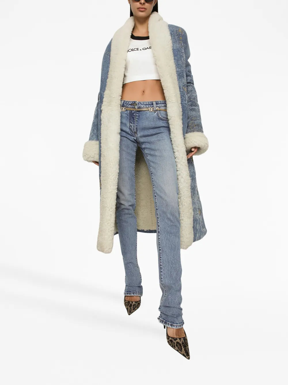 로고 플라크가 있는 부트컷 청바지