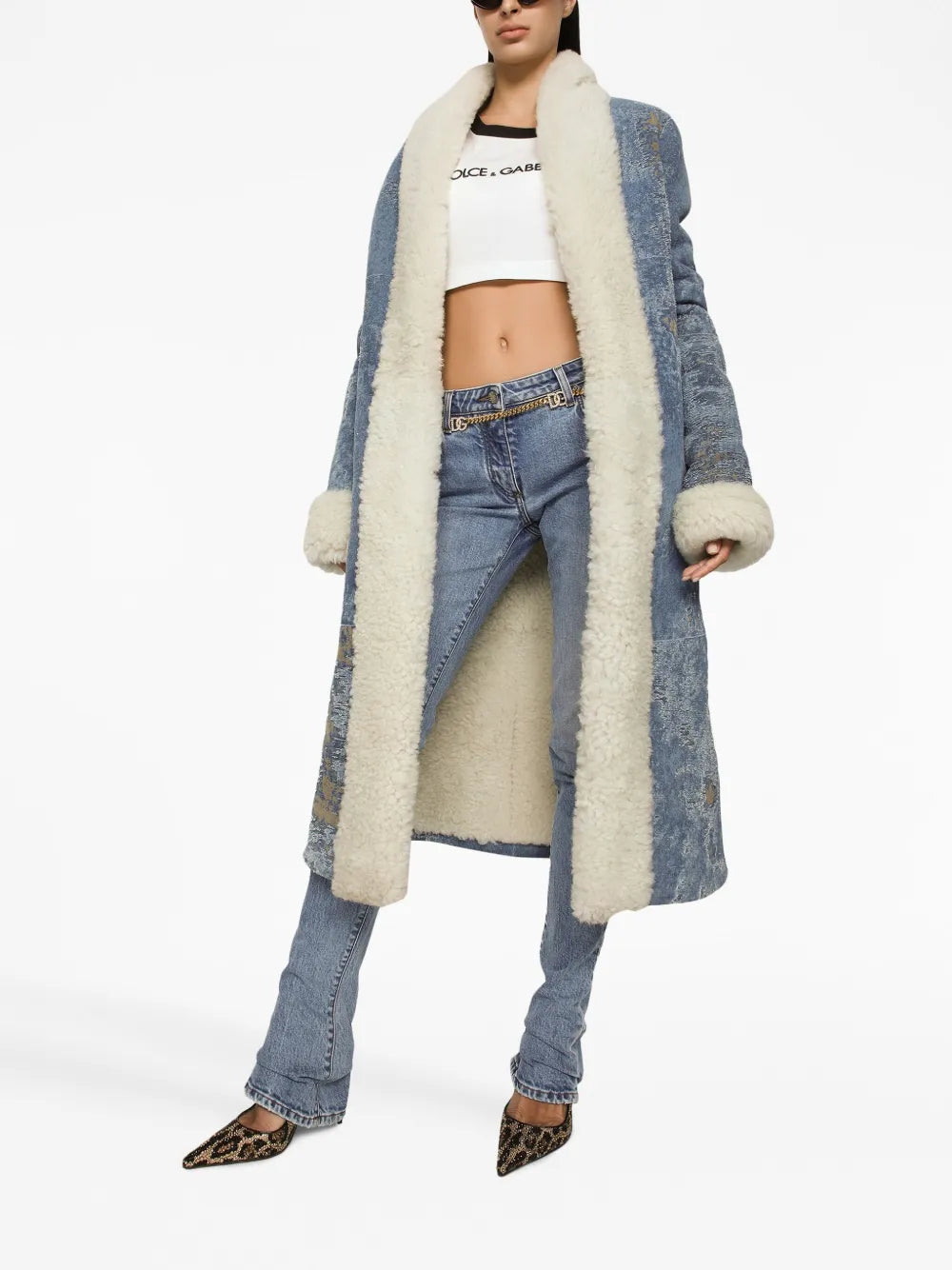 로고 플라크가 있는 부트컷 청바지