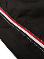Immagine dei pantaloni da bagno con logo Moncler per uomini - Stagione Primavera-Estate 2023 - Vista modello 2