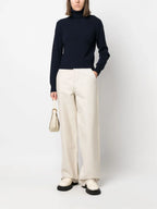 Image du pull à col roulé Ami de Coeur par Ami PARIS pour femmes - Saison Automne-Hiver 2023 - Vue arrière