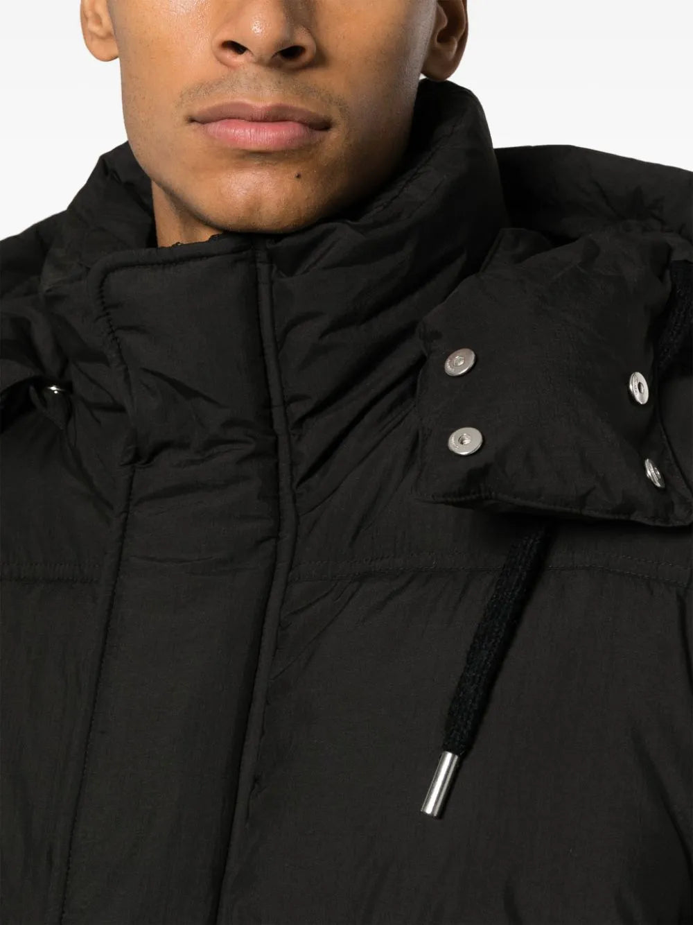 검정색 민소매 다운 재킷