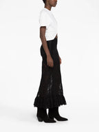 Bild eines weißen Cropped-T-Shirts mit goldenen Details von Rabanne für Damen - Saison Herbst-Winter 2024 - Modellansicht 3